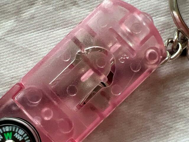 背面のスイッチを押すと…