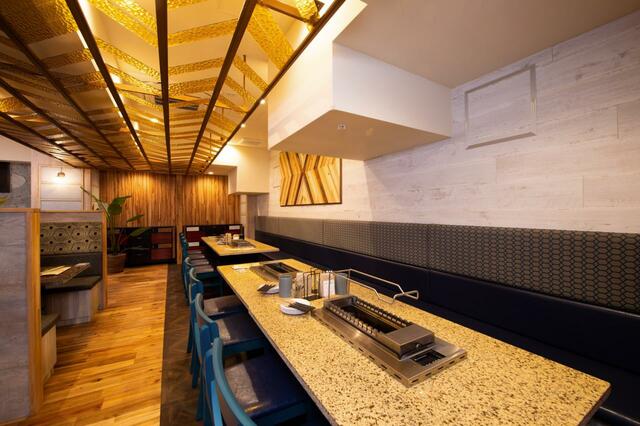 「開放感に満ちた雰囲気の店内」【スパイスBBQ×食べ放題 Nicoleの『和牛×蟹フェア』】