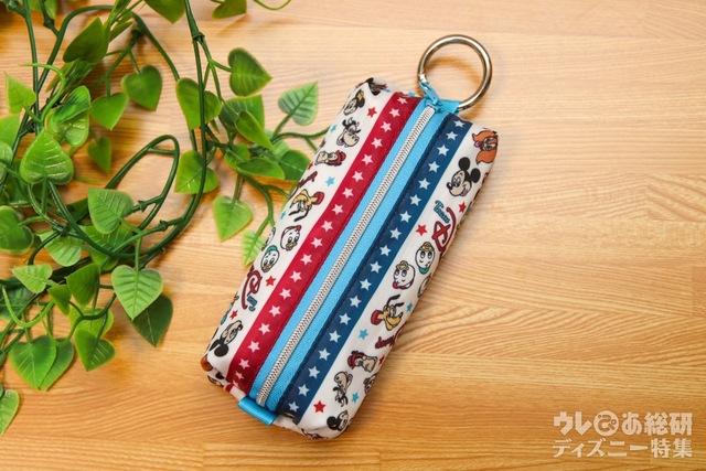 ポーチ、ハンドジェル、マスクベルト 2500円｜チームディズニーデザインのポーチ