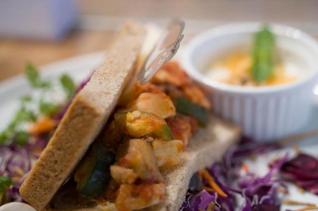 <オウル>侵入者オウルだって? チキンサンドウィッチ 1,639円