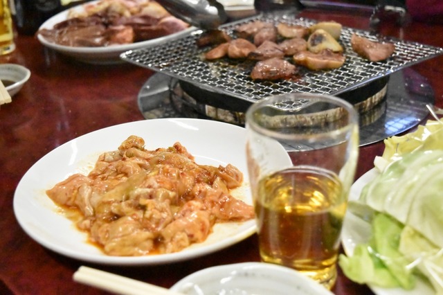 生のシロホルモンはピリ辛のタレ