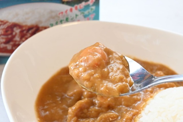 【るるぶ×ハチ食品「るるぶ×HACHIコラボシリーズ　ハワイ　ガーリックシュリンプ風カレー」】えび発見！