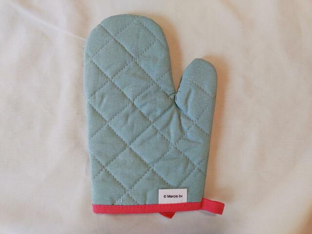 裏面はシンプルな無地【ゼクシィ11月号】付録「ミッフィー鍋つかみ＆鍋敷きセット」