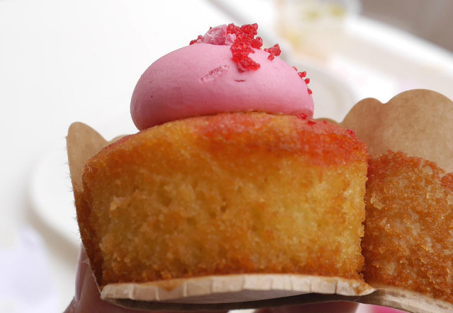 21　フィナンシェ（単品）アップ ／東京ディズニーランド「ディズニー・イースター2015」©Disney