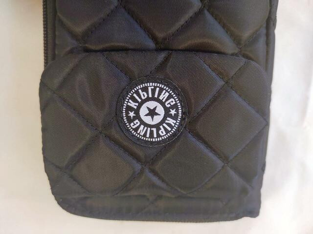 「Kipling」のロゴがおしゃれ【Kipling（キプリング）お財布にもなる キルティングスマホショルダーバッグ】