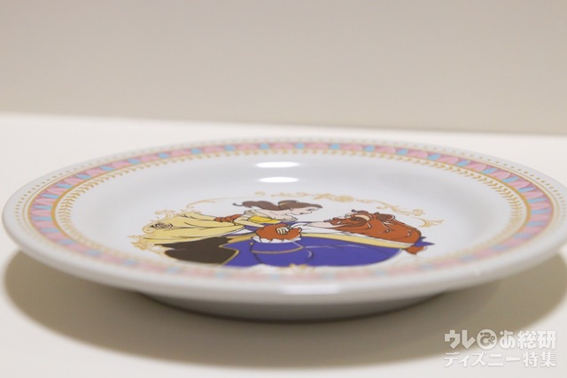 カップケーキ(キャラメル風味)、 スーベニアプレート付き ¥800