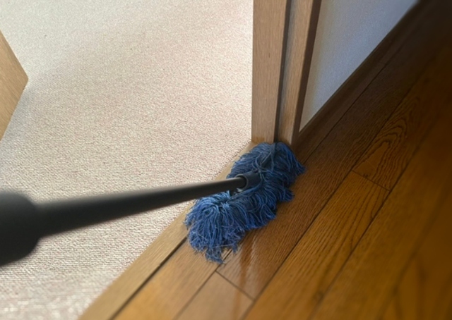 【ダスキン　ペット用おそうじモップレンタル】掃除機では掃除しにくい端や段差も手軽にキレイに！