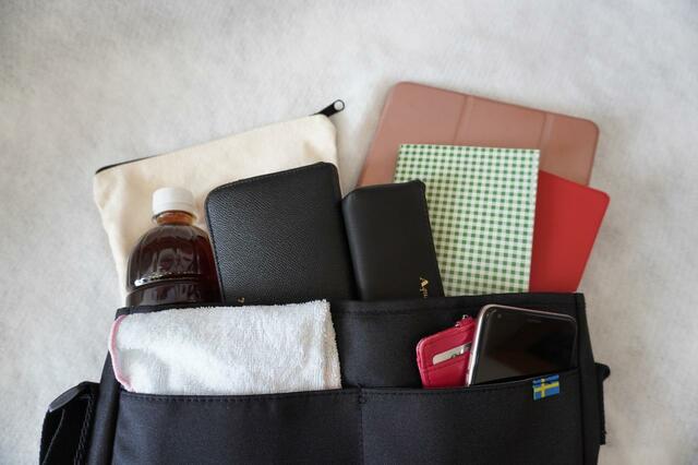 これだけ入れてもまだ余裕があります！【moz BIG SHOULDER BAG BOOK】「moz（モズ）ビッグショルダーバッグ」価格：2,475円（税込）