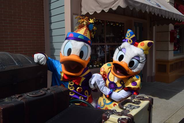 キャラクターグリーティング|香港ディズニーランド・リゾート