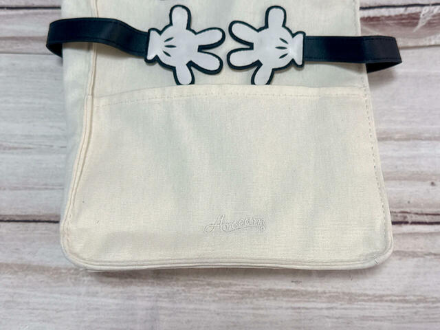 フロントにポケット付き!