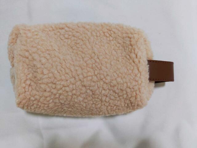 裏面は、シンプルな無地【SPRiNG(スプリング)2023年11月号付録：MOOMIN リトルミイの刺しゅうがかわいいボアポーチ】