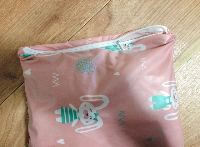 袋に収納できるのでお出かけにもぴったり！