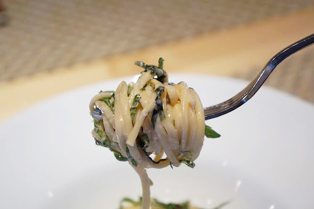 本日のパスタ（60g、864円）明太子のクリームパスタ 　海苔と紫蘇が絡んでさらに美味しい