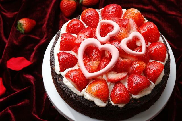 「ストロベリーガトーショコラ」＜期間：2026年1月20日～5月12日＞【旬のいちごを贅沢に楽しめるスイーツブッフェが登場！「インターコンチネンタル 東京ベイ」でいちご尽くしの世界へ♪】