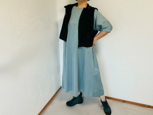 【ワークマン　レディースアクティブセットアップ】前ファスナーを開けて着ると縦長シルエットが強調されていい感じに！