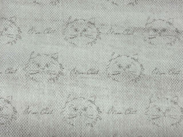 白地にグレーのネコ柄がかわいい〜！