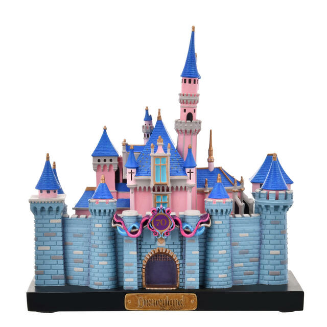 フィギュア 城 Sleeping Beauty Castle DISNEYLAND RESORT 70TH CELEBRATION 18,000円