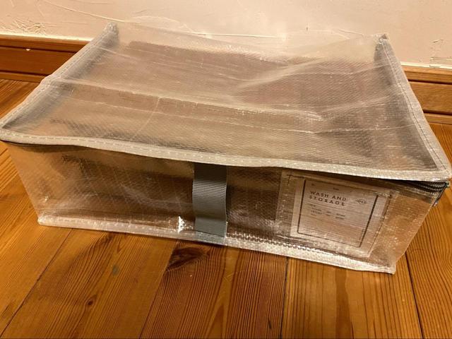 【3COINS （スリーコインズ）クリアフラットボックス】ブルーやグレーに比べて白は少し透けやすい