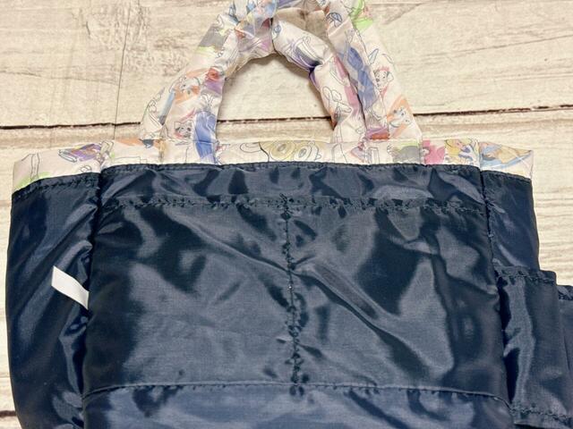 前面側・背面側ともにそれぞれ2つのオープンポケット付き