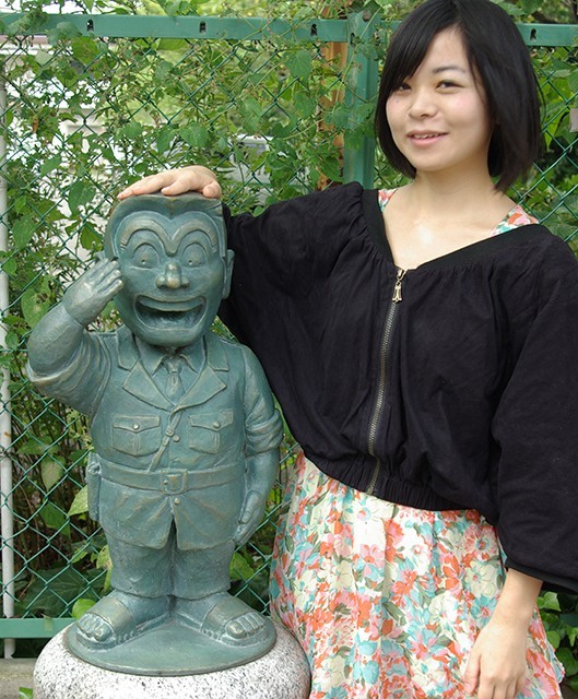 敬礼姿の凛々しい両さん