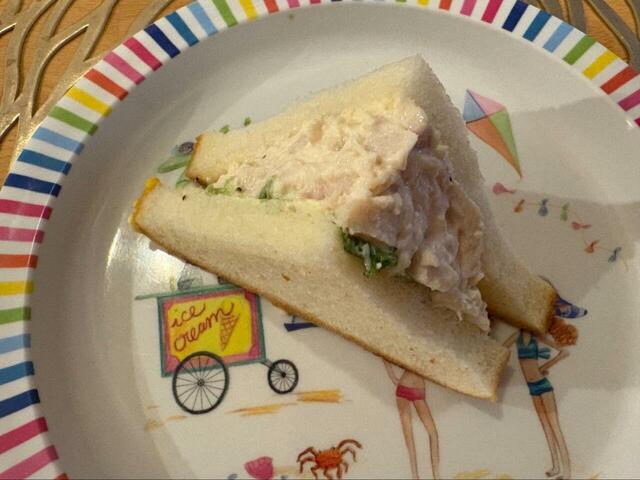 【コストコ　サンドイッチコンボ】ふわふわパンにしっとりチキンがやさしくマッチ♪