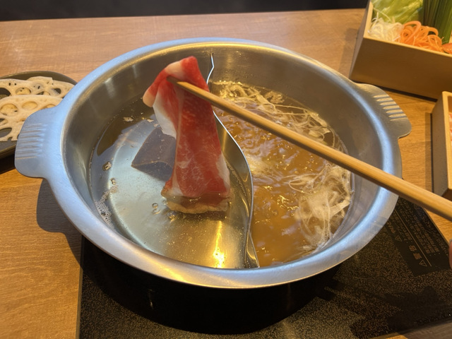 【温野菜　利尻昆布だし】黒毛和牛をサッとしゃぶしゃぶしていただきます！