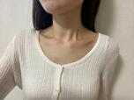 【ユニクロ レースラウンドネックショートカーディガン】デコルテラインを美しく見せてくれます