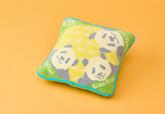 『上野パンダファミリー シェニールクッション(キッズ)』5,500円（税込）■サイズ：縦約210×横約210×マチ約90mm　■6月12日（水）発売　※店頭・公式オンラインショップ「江戸東京一」同時発売