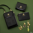 三つ折財布 ¥24,200、フラグメントケース ¥18,700、スマホショルダー ¥18,700、キーリング ¥6,050、ファスナーチャーム ¥4,400|マレフィセント|サマンサタバサプチチョイス「ディズニーヴィランズ」コレクション