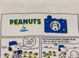 アウトドアで写真撮影を楽しむスヌーピーたちの姿を描いたPEANUTSのコミックデザイン！