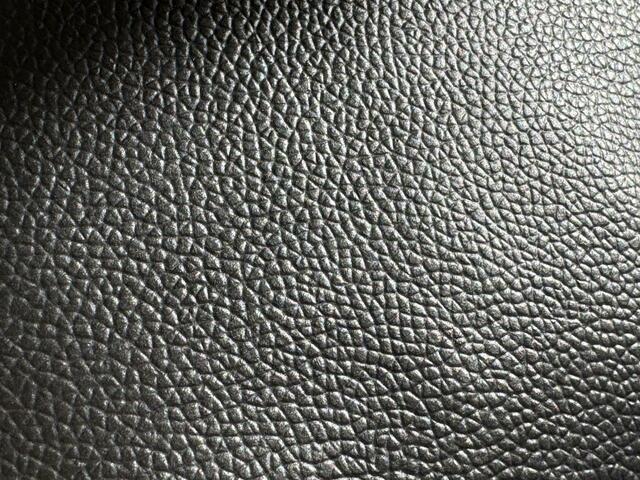 【GU リアルレザーボディバッグ】レザー商品なので洗濯はNG