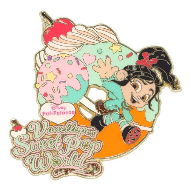 ピンバッジ 1,400円｜ディズニー・パルパルーザ“ヴァネロペのスウィーツ・ポップ・ワールド”グッズ｜販売店舗：東京ディズニーランド「ディズニー＆カンパニー」｜発売日：2026年4月8日（水）