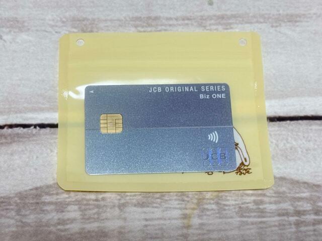 カードを入れるのにぴったりなサイズ。名刺・ICカードケースとして活躍しますよ！