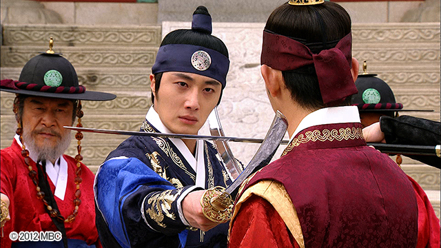 『太陽を抱く月』 © 2012 MBC