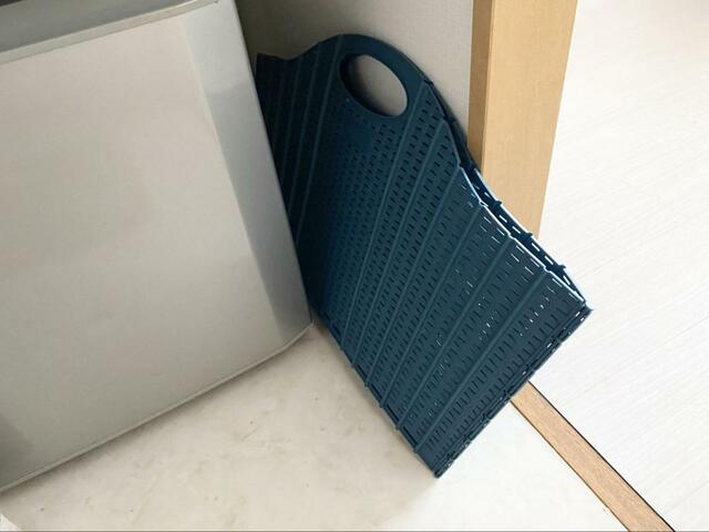【seiei（セイエイ）のランドリーバスケット】冷蔵庫横の隙間にも収納できます
