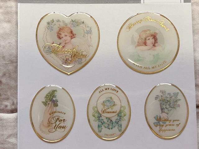 天使だけでなくお花のモチーフもシールも♪