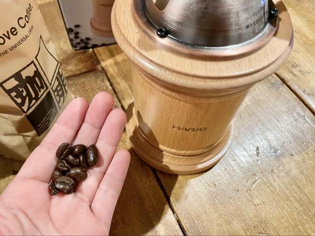 【HARIO　ウッドコーヒーミル】コーヒー4杯分(40g)の豆が挽ける大容量！