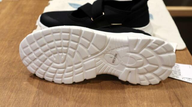 【GLOBAL WORK エアかるクッションベルトスニーカー】底は厚みと弾力性があり、靴裏の溝もしっかりあります