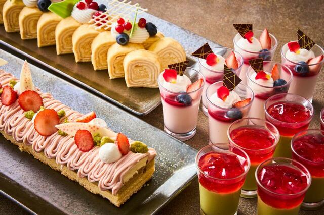 「スイーツ」<期間:2025年12月1日~12月31日>【揚げたて天麩羅やローストビーフも食べ放題!和・洋・中の豪華メニューが揃う「イヤーエンド スペシャル ビュッフェ」開催】