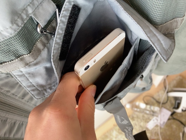 【ワークマン エアロガードステルスジャケット】もちろんスマホも入ります