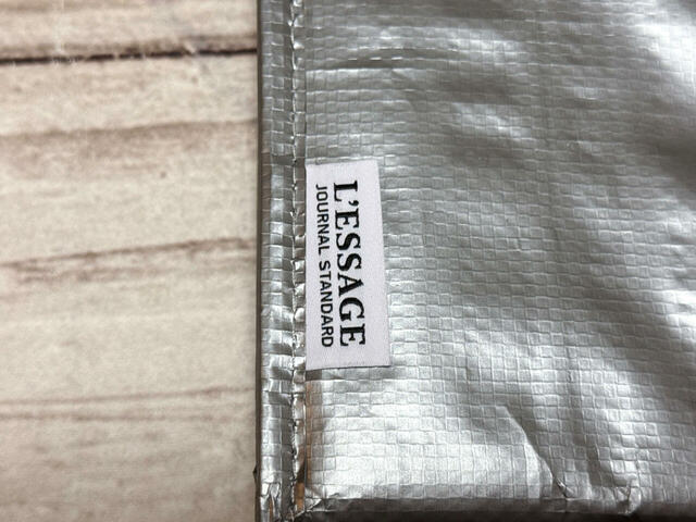 左下部にはジャーナルスタンダードレサージュのブランドタグ付き