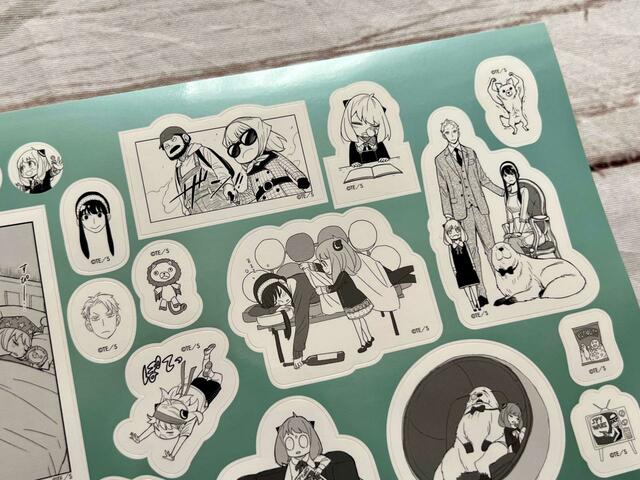 サイズや形は様々。ダイカットステッカーもあります