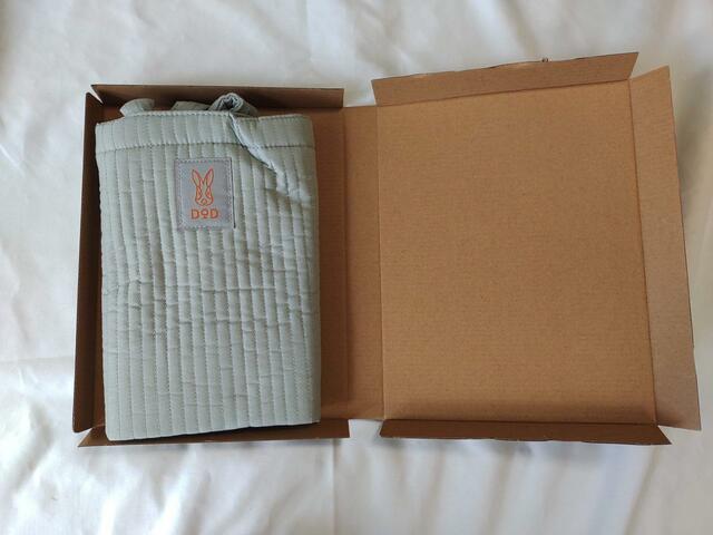 折りたたまれて梱包されていた『リンネル』11月号付録「DOD（ディーオーディー）ふわふわで軽いキルティングバッグ」