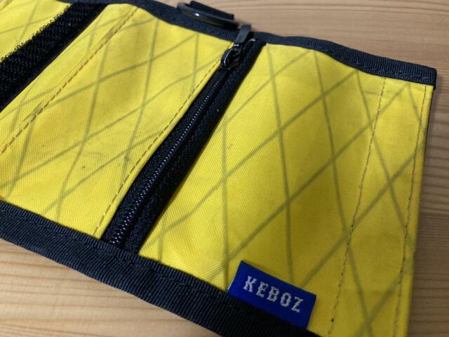 【KEBOZ XPAC MINI WALLET】小銭はファスナー付きのポケットに収納