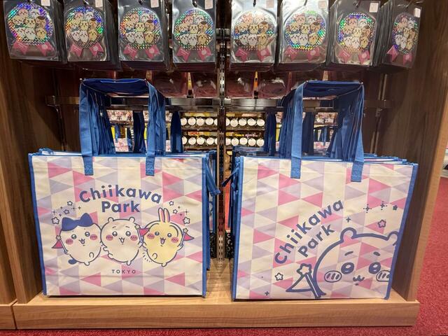 ショッピングバッグも販売されているので、たくさんお買い物をしても安心