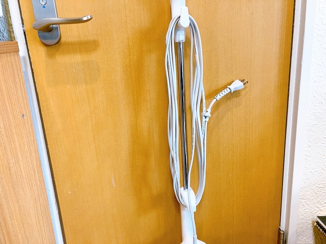 【ニトリ 2WAYスティッククリーナー】コードの自動巻き取り機能はありません