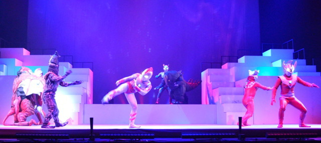 『ウルトラヒーローズ THE LIVE』／舞台シーン