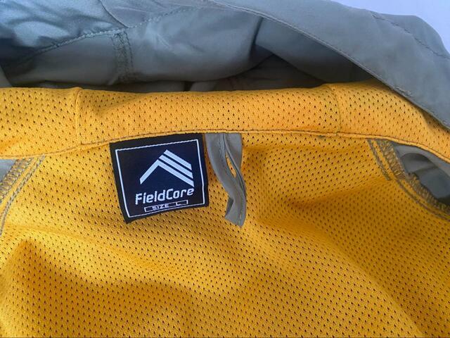 【ワークマン レディース高撥水シェルジャケット】首元にはフックに掛けられるよう紐が