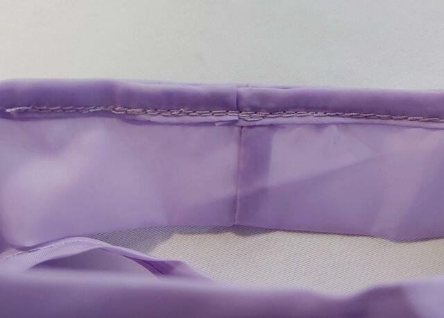 持ち手部分が二重にミシン縫いされている