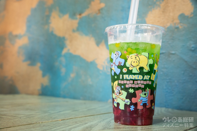 ストロベリーゼリーメロンソーダ ¥400